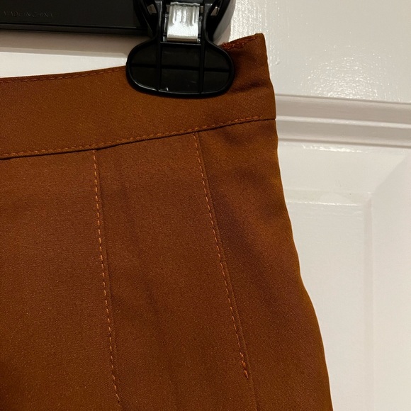 Brown pleated skirt with undershorts NWOT - Picture 4 of 4